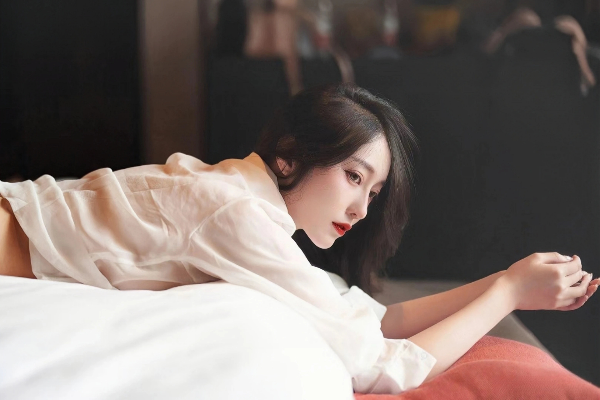 新疆阿瓦提：水稻插秧机械化 加速农田“披”绿装